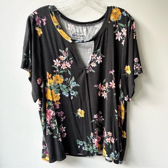 Torrid crop top super soft floral black - Picture 2 of 8